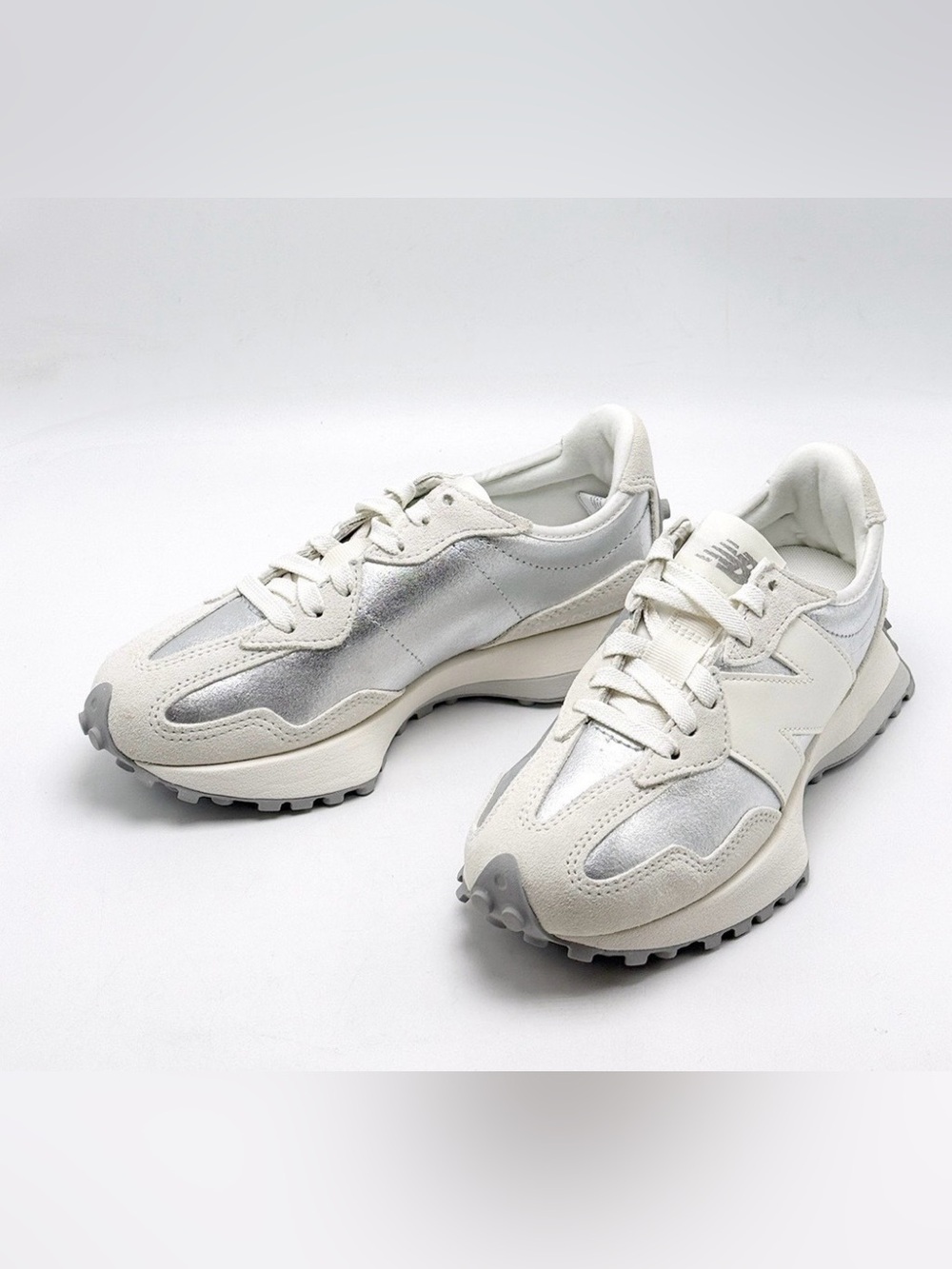 New Balance 327 SILVER METALLIC / SEA SALT Size 7